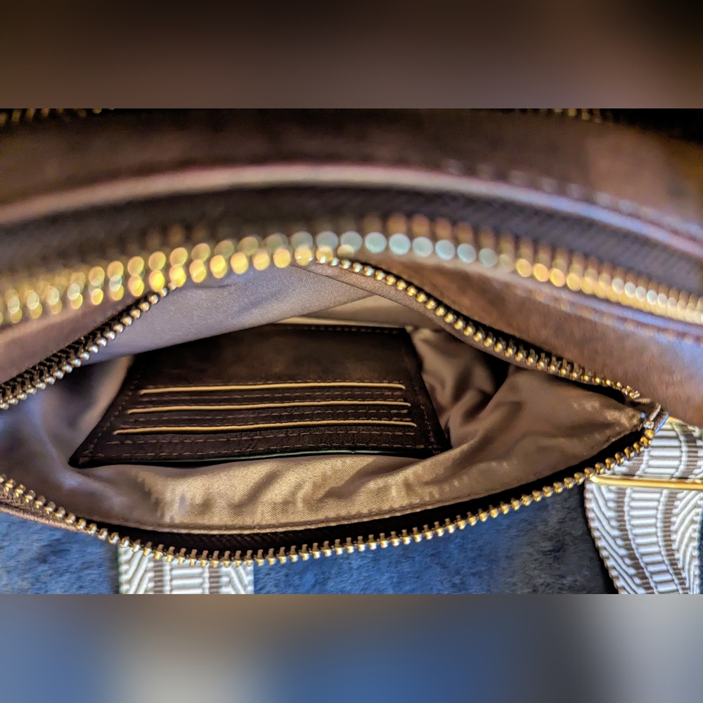 Everyday/Travel crossbody bag - BNWOT - Picture 4 of 7